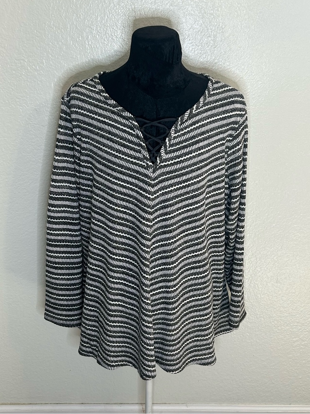 Avenue Striped Lace-Up Knit Top size 22/24